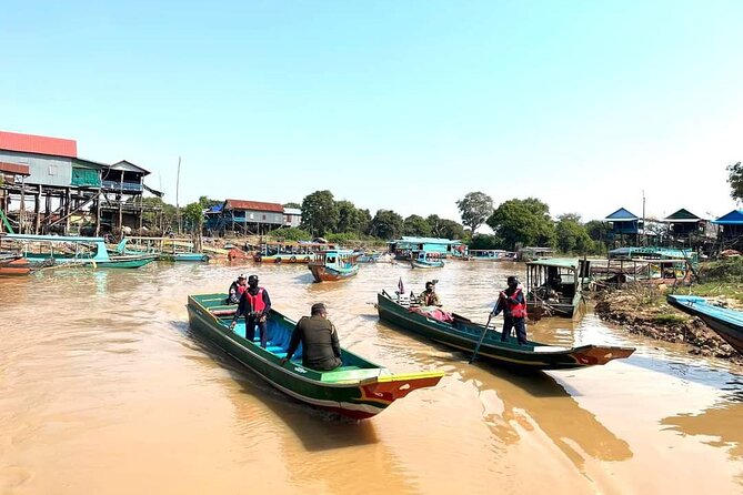 Private Kompong Phluk Floating Village Guided Tour - Seeing the floating homes and market