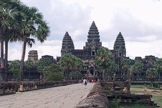 Private One Day Tour with Sunrise at Angkor Wat - Bayon and its 216 stone faces