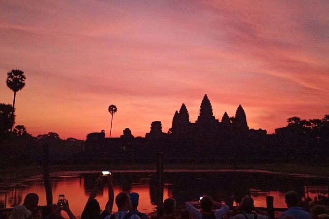 Private One Day Tour with Sunrise at Angkor Wat - Angkor Wat galleries reward a guided visit