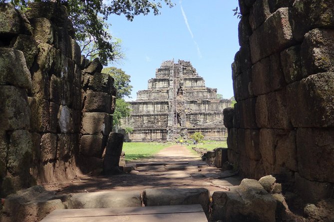 Private Preah Vihear and 2 Temples Guided Tour - What the private guide adds