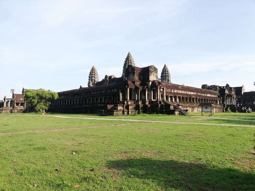 Private Sunrise Angkor Wat Tour - Bayon’s smiling faces reward a slow look