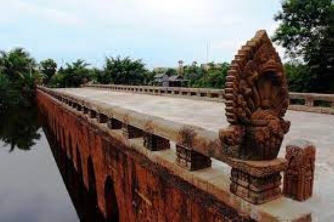 Private Taxi Phnom Penh to Siem Reap - English Spreaking Driver - Kampong Khlang and life near the water