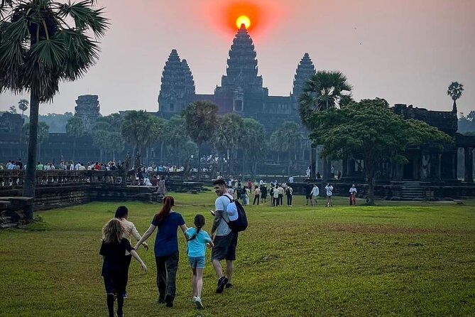 Private Tour in Angkor Wat by Tuk Tuk - Bayon and the faces of Angkor Thom