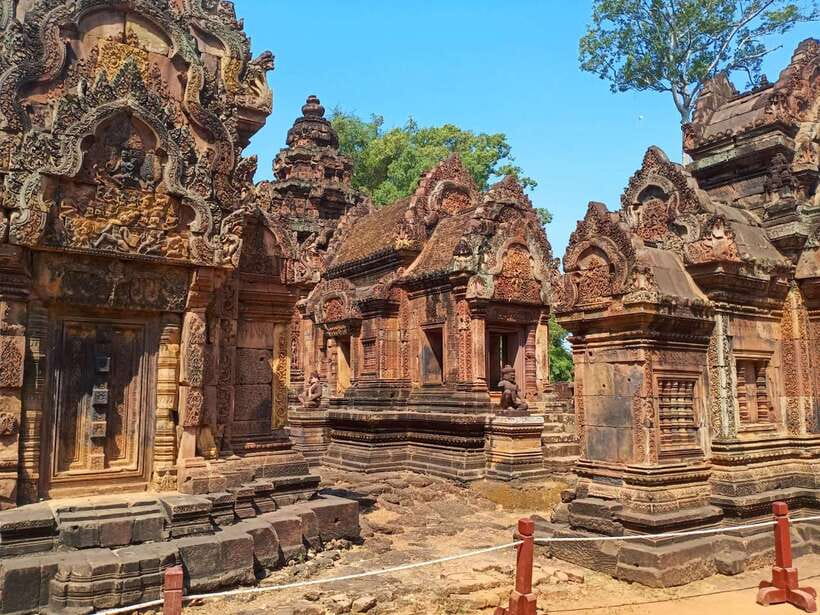 Private Trip to Banteay Srei, Rolous Group & Tonle Sap Lake - Why this day works as a contrast of stone and water
