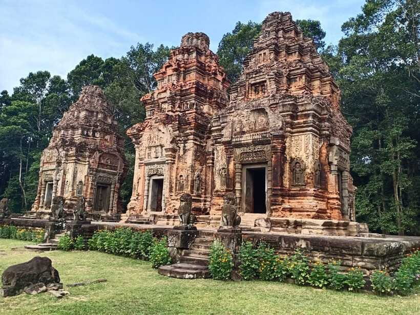 Private Trip to Banteay Srei, Rolous Group & Tonle Sap Lake - What a private vehicle adds to the day