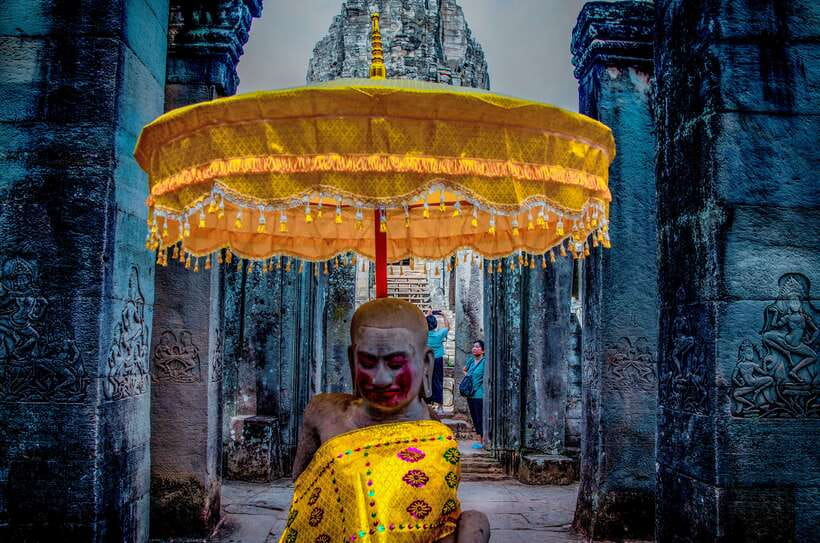 Seat-In-Coach: Small Circuit tour with Sunrise at Angkor Wat - Heat, breakfast, and the practical pace