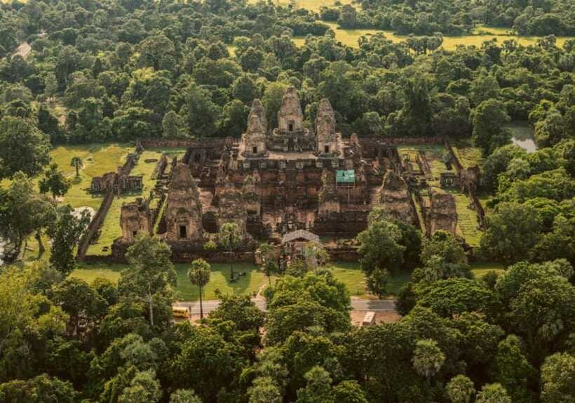 Shared day tour with Spanish-speaking guide at Angkor Temple. - Angkor Wat in the afternoon