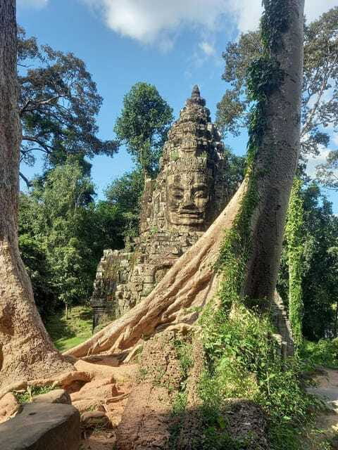 Shared day tour with Spanish-speaking guide at Angkor Temple. - What the Spanish-speaking guide adds