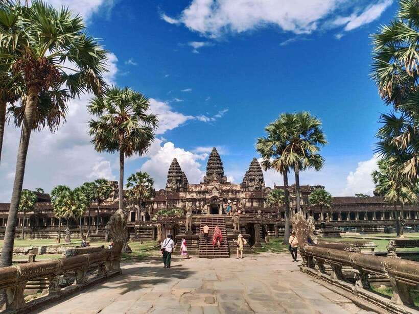 Sharing Trip to Angkor Temple with sunset - A long day among Angkor’s greatest monuments