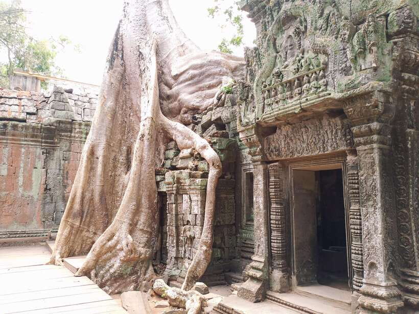Sharing Trip to Angkor Temple with sunset - Baphuon and the restored reclining Buddha