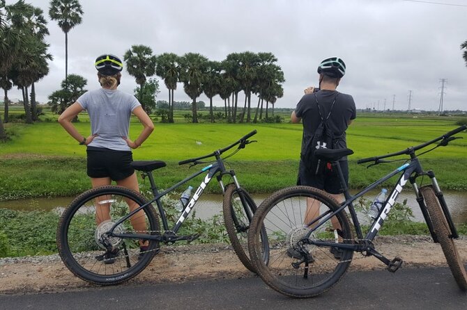 Short Cycling at Countryside - Rice fields that change with the season