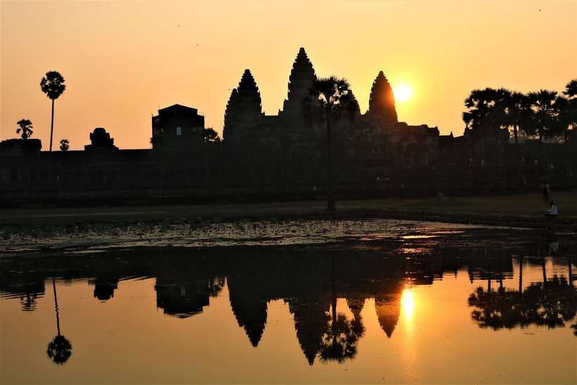 Siem Reap: 2-Day Temple Highlights Sunrise and Sunset Option - Day one: Pre Rup and the outer temples