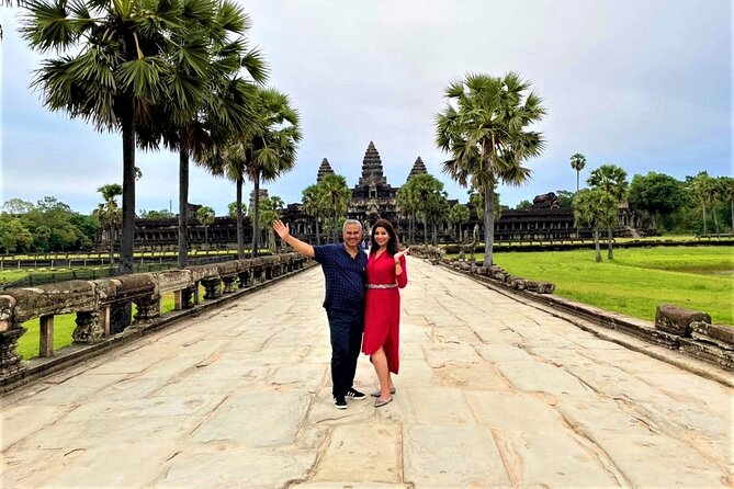 Siem Reap 2 Days Private Tour Angkor Wat and Floating Village - Phnom Bakheng and the question of sunset