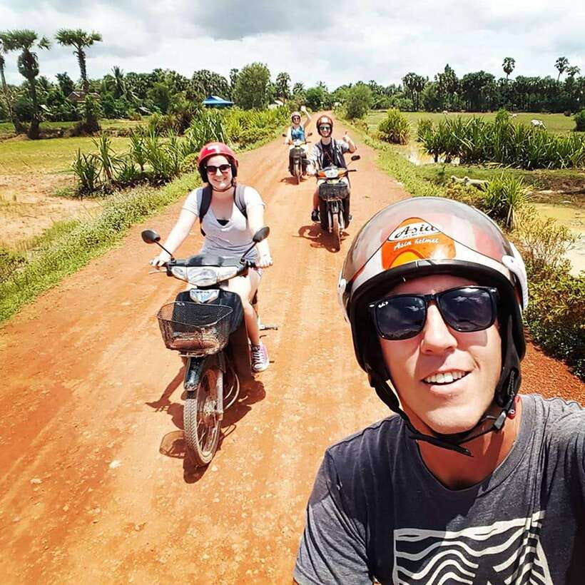 Siem Reap: 6-Hour Easy Rider Motorbike Tour - Chai Village monastery and Phnom Bok views