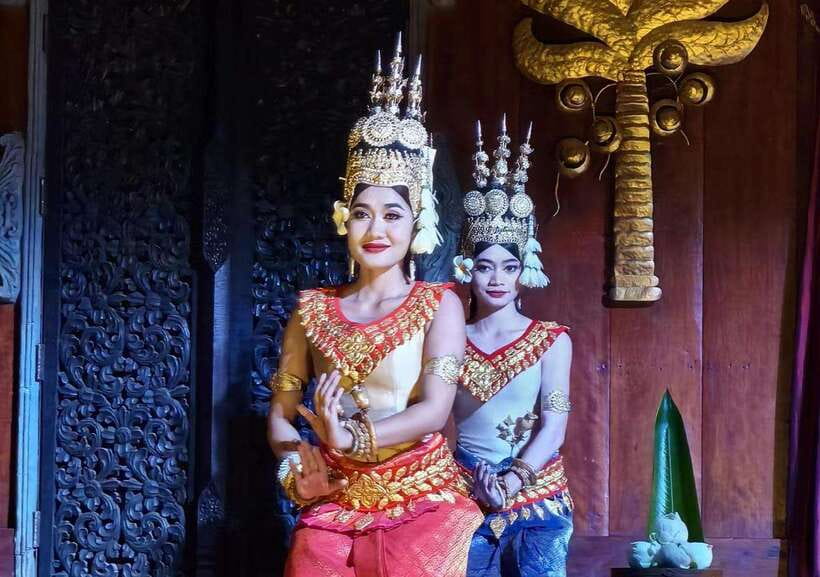 Siem Reap: Amazon Angkor Buffet Traditional Fairy Dance Show - Arriving in central Siem Reap