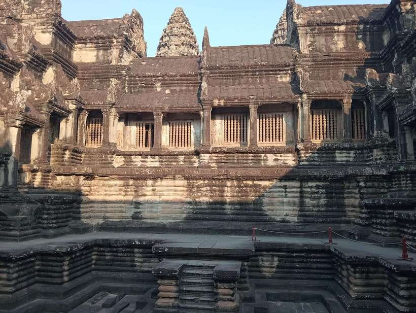 Siem Reap: Angkor Full-Day Group Tour with Japanese Guide - Bayon, Baphuon, and the royal terraces