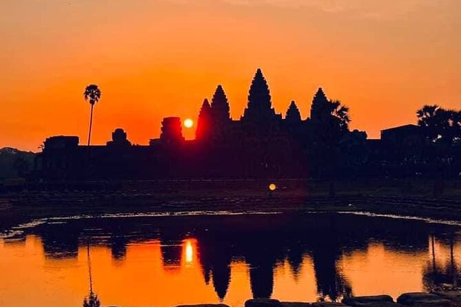 Siem Reap Angkor Private Tour Guide in English and Spanish - Angkor Wat and its 700-meter approach