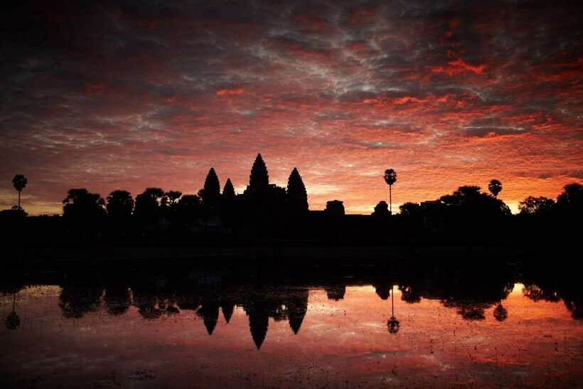 Siem Reap: Angkor Sunrise 1- or 2-Day Guided Temples Tour - Day one: Pre Rup and the road to Banteay Srei