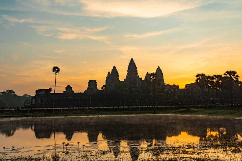 Siem Reap: Angkor Sunrise 2 Days Guided Bike Tour - The guides can shape the experience