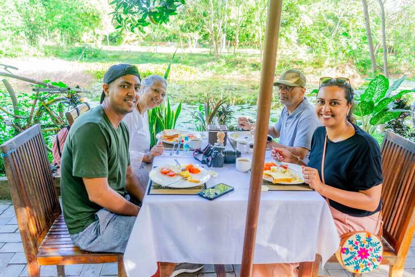 Siem Reap: Angkor Sunrise Jeep Tour / SUV Car Available - Bayon, Angkor Thom, and the stone road