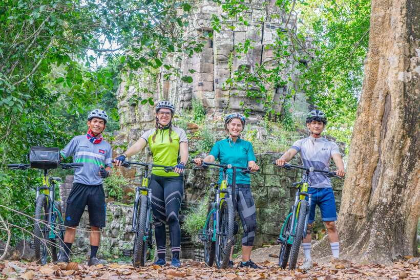 Siem Reap: Angkor Sunset Bike & Boat Tour /E-Bike Available - The Dragon Boat sunset finish