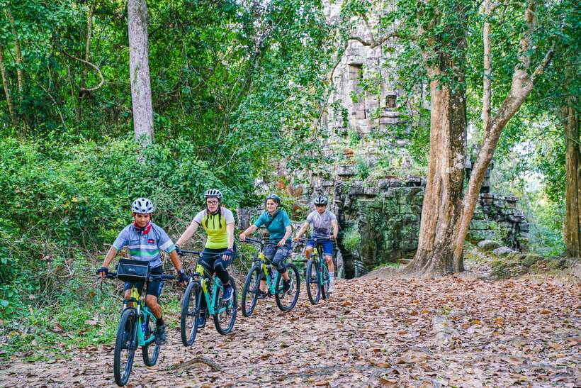 Siem Reap: Angkor Sunset Bike & Boat Tour /E-Bike Available - Rain, heat, and the right time to go