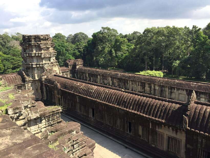 Siem Reap: Angkor Wat Half-Day Trip with Local Guide - What three hours inside the temple feels like