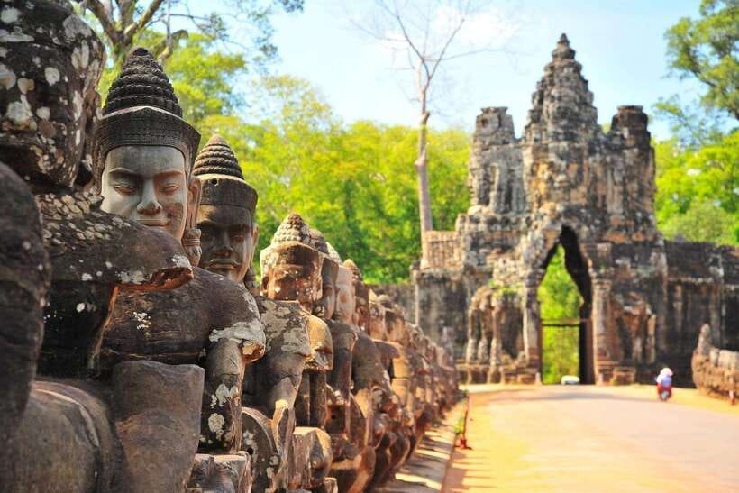 Siem Reap: Angkor Wat Private Tour by Tuk-Tuk - Angkor Wat: start with the great centerpiece