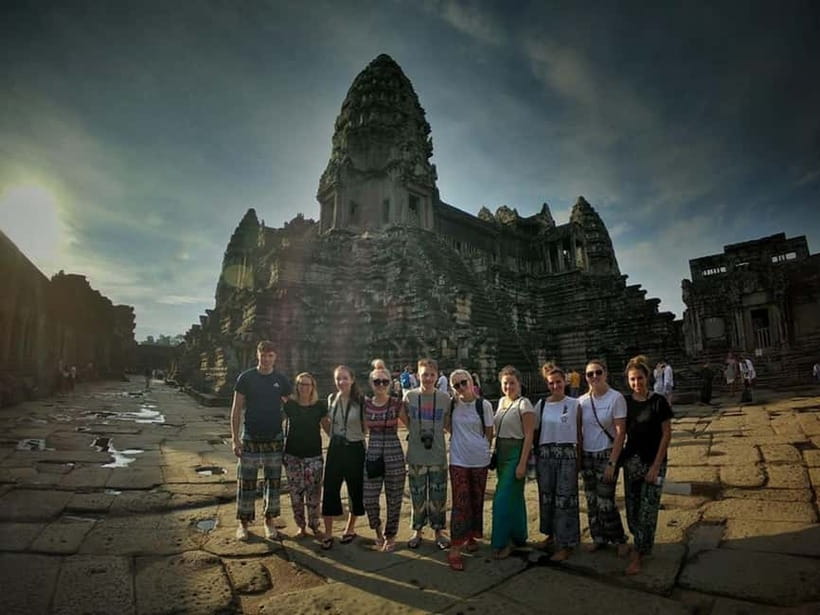 Siem Reap: Angkor Wat Private Tour with Sunrise - Transport, group size, and small comforts