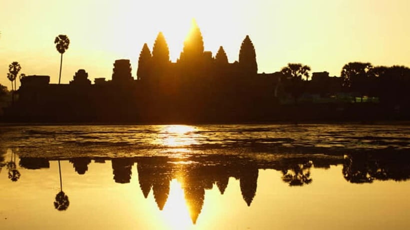 Siem Reap: Angkor Wat Private Tour with Sunrise - Angkor Wat: start with the monument that defines Cambodia