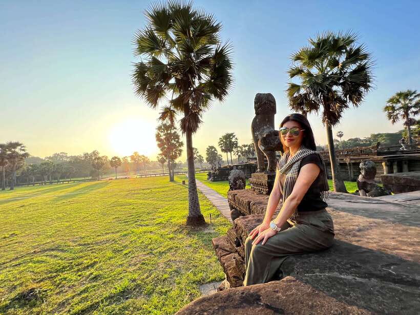 Siem Reap: Angkor Wat Small-Group Day Tour and Sunset - Starting at Angkor Thom’s South Gate