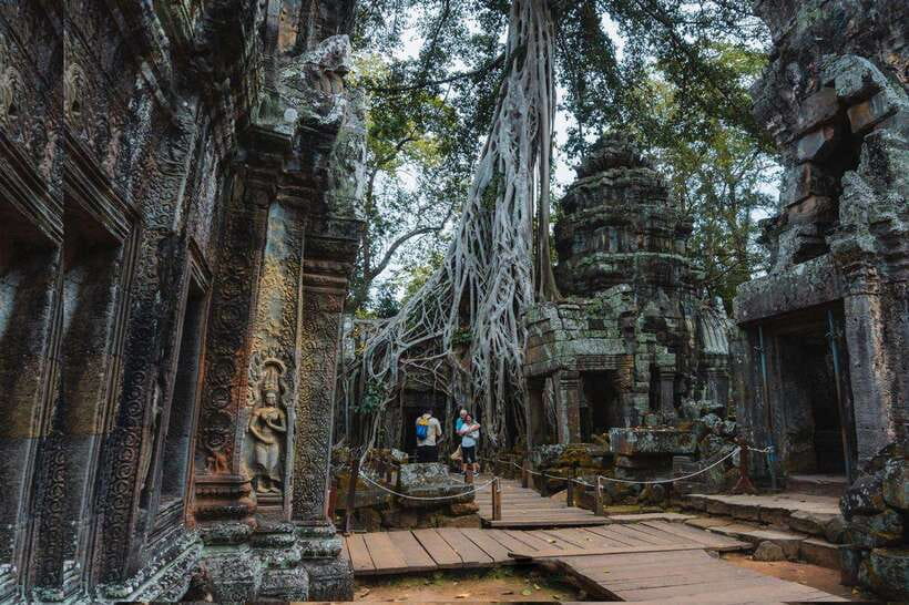 Siem Reap: Angkor Wat Small-Group Full Day Tour and Sunset - Lunch and palm sugar in Phum Preah Dak