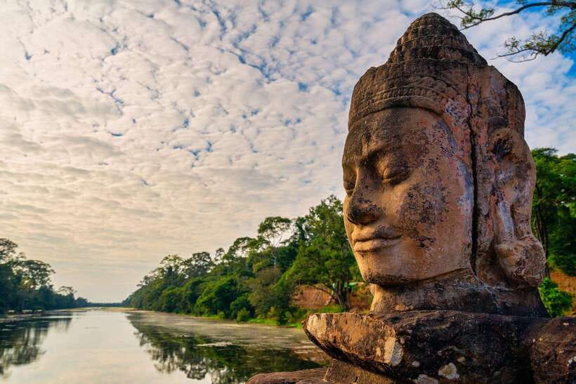 Siem Reap: Angkor Wat Small-Group Full Day Tour and Sunset - Angkor Wat, the great afternoon centerpiece
