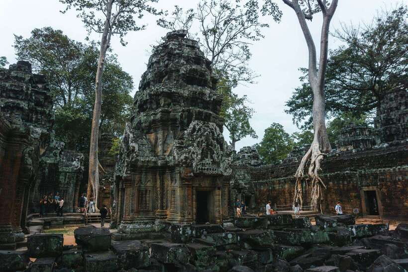 Siem Reap: Angkor Wat Small-Group Full Day Tour and Sunset - Watching sunset from Phnom Bakheng