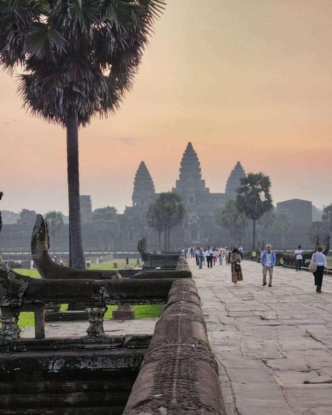 Siem Reap: Angkor Wat Small Group Tour with Spanish Guide - Ta Prohm and the trees among the stone