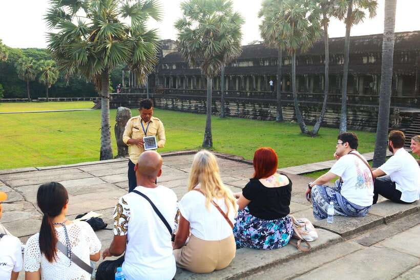 Siem Reap: Angkor Wat: Small-Group with Sunset Tour - What the guide and vehicle add