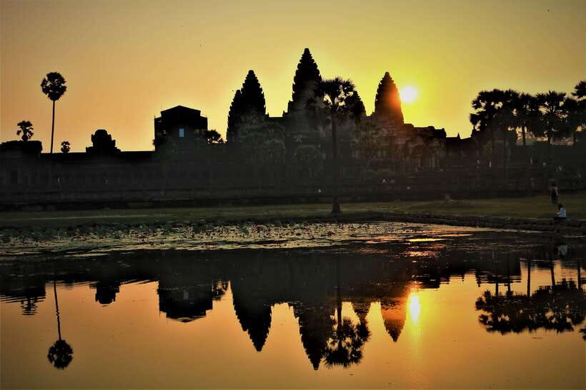 Siem Reap: Angkor Wat Sunrise and Best Temples Tour - Crossing the Southern Gate into Angkor Thom