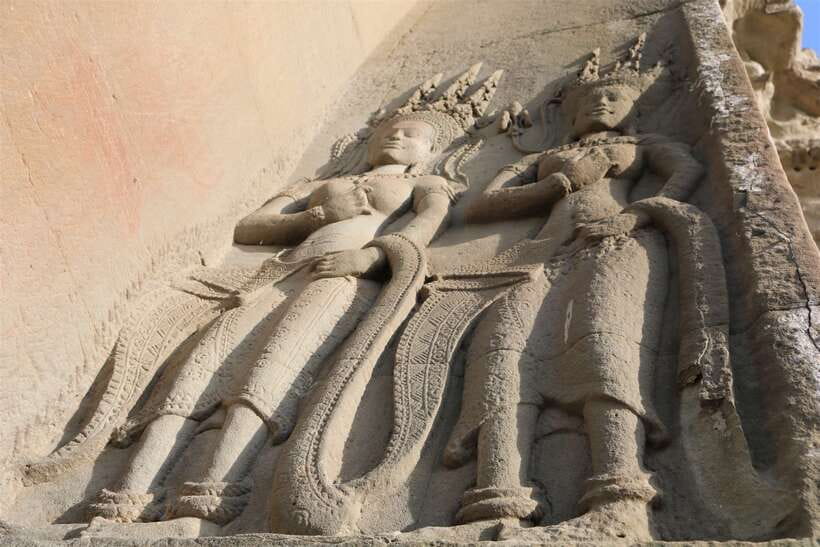 Siem Reap: Angkor Wat Sunrise and Best Temples Tour - Guides, pacing, and the value of local explanation