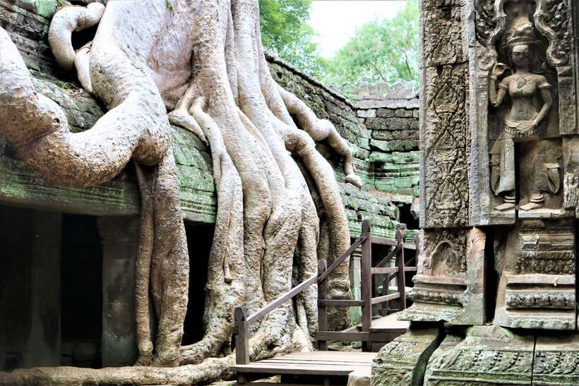Siem Reap: Angkor Wat Sunrise and Best Temples Tour - Angkor Wat’s carvings and the first breakfast break