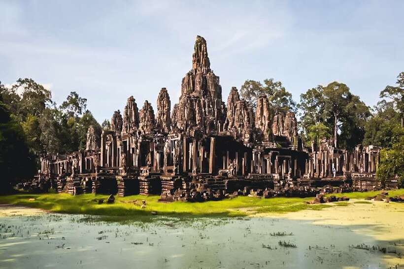 Siem Reap: Angkor Wat Sunrise and Full-Day Sightseeing Tour - Before dawn at Angkor Wat
