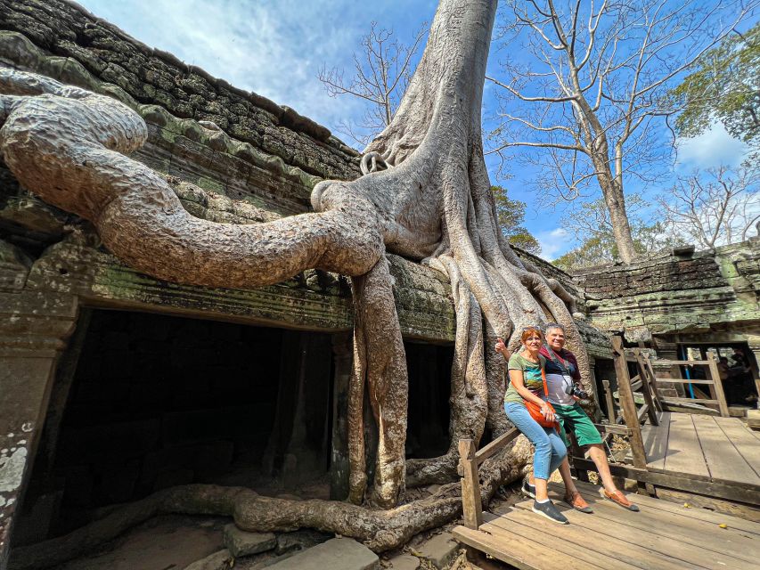 Siem Reap: Angkor Wat Sunrise and Market Tour by Jeep - Victory Gate and Angkor Thom
