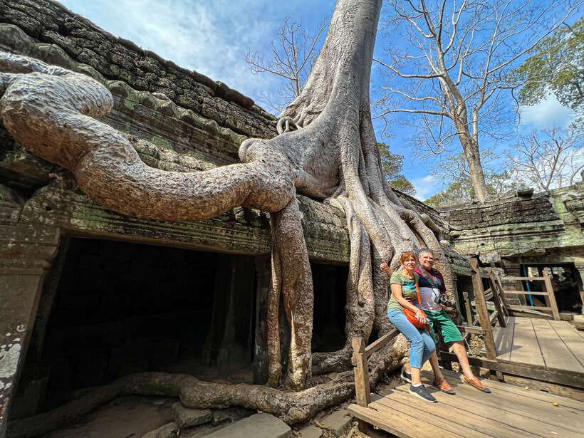 Siem Reap: Angkor Wat Sunrise and Market Tour by Jeep - A local market with food and shopping