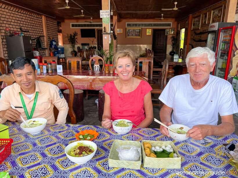 Siem Reap: Angkor Wat Sunrise and Market Tour by Jeep - What the private jeep format adds