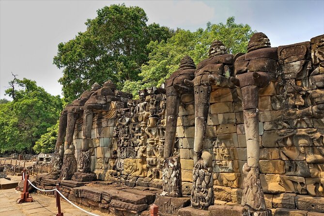Siem Reap: Angkor Wat Sunrise Bike Tour & Jungle Breakfast - What the support van really adds