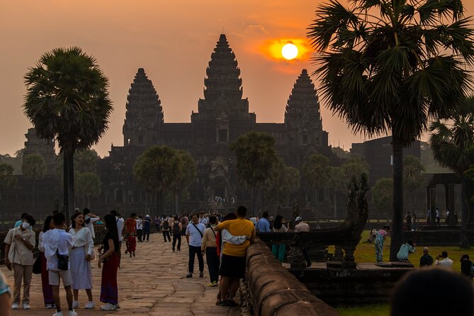 Siem Reap: Angkor Wat Sunrise & Explore Angkor Temples With Guide - Ta Prohm and the power of the jungle ruins