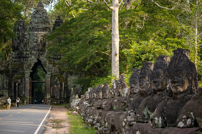 Siem Reap: Angkor Wat Sunrise & Explore Angkor Temples With Guide - Bayon’s stone faces