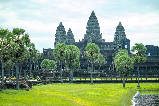 Siem Reap: Angkor Wat Sunrise & Explore Angkor Temples With Guide - A private tuk-tuk day for $60