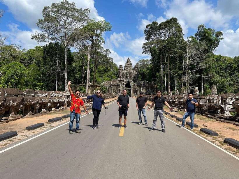 Siem Reap Angkor Wat Sunrise Explore The Most Iconic Temples - What the guide and group size mean in practice