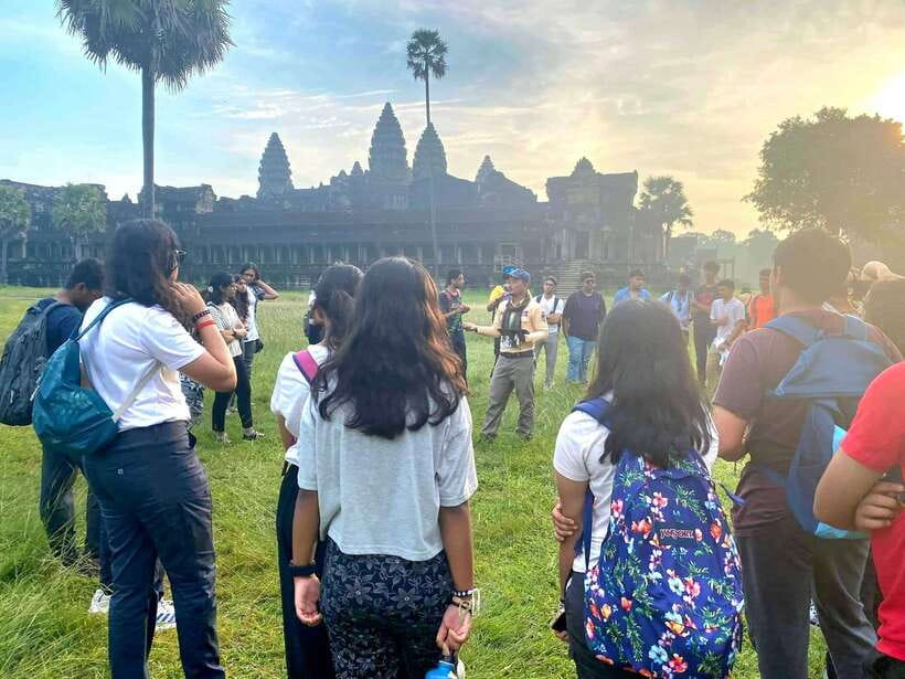 Siem Reap: Angkor Wat Sunrise Tour With Small Group - The early start is both the strength and the burden