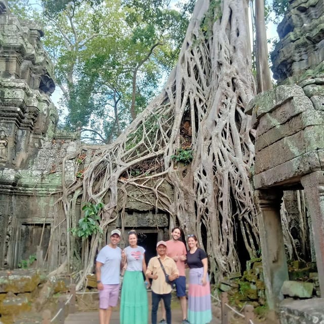 Siem Reap: Angkor Wat Tour with French-Speaking Guide - What to wear and bring